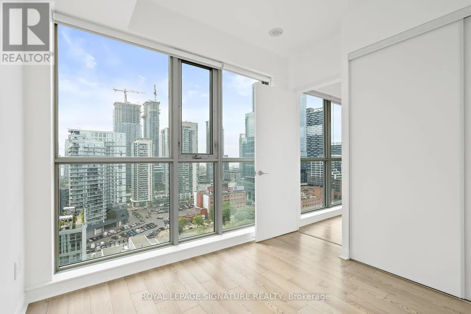 1802 - 375 KING STREET W