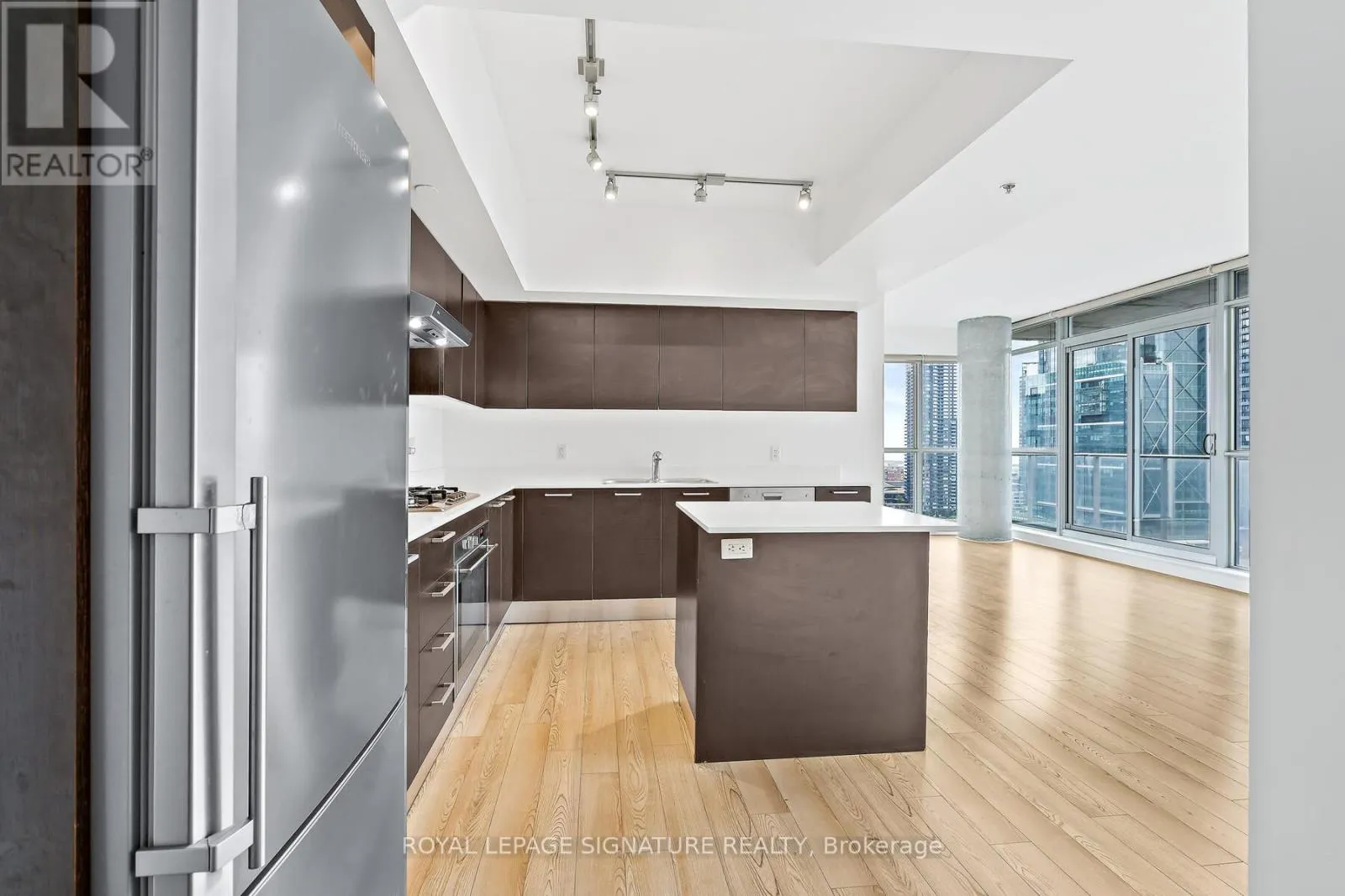 1802 - 375 KING STREET W