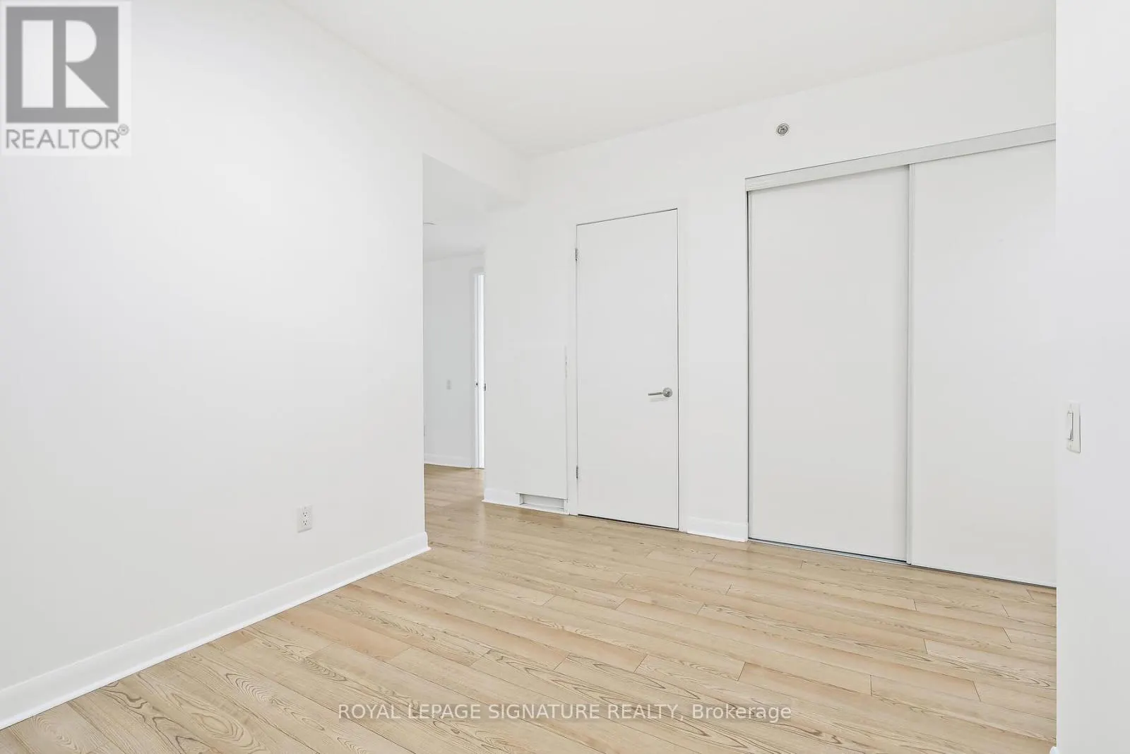 1802 - 375 KING STREET W
