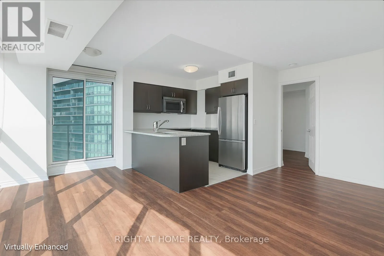 3702 - 19 GRAND TRUNK CRESCENT