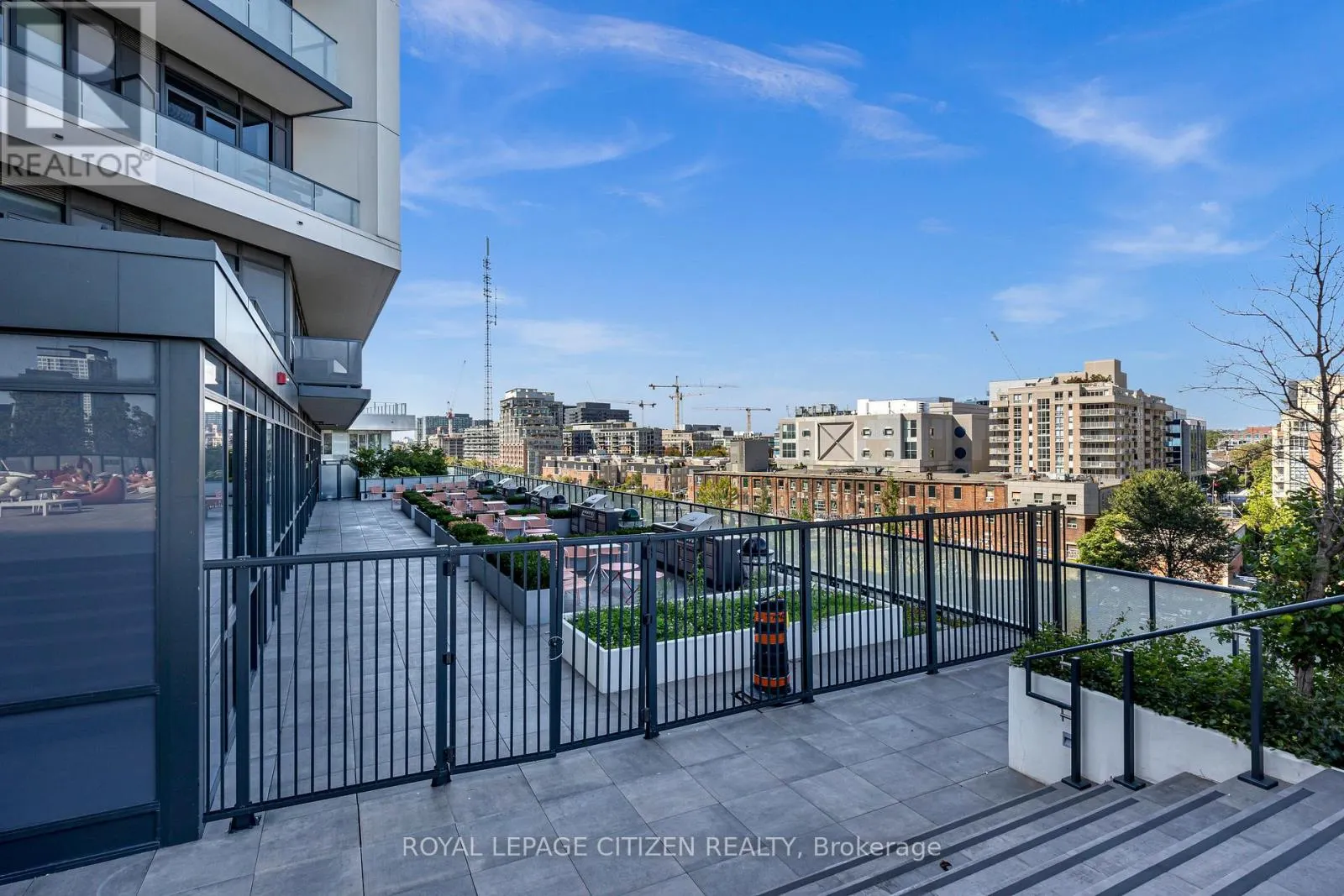 418 - 50 ORDNANCE STREET E