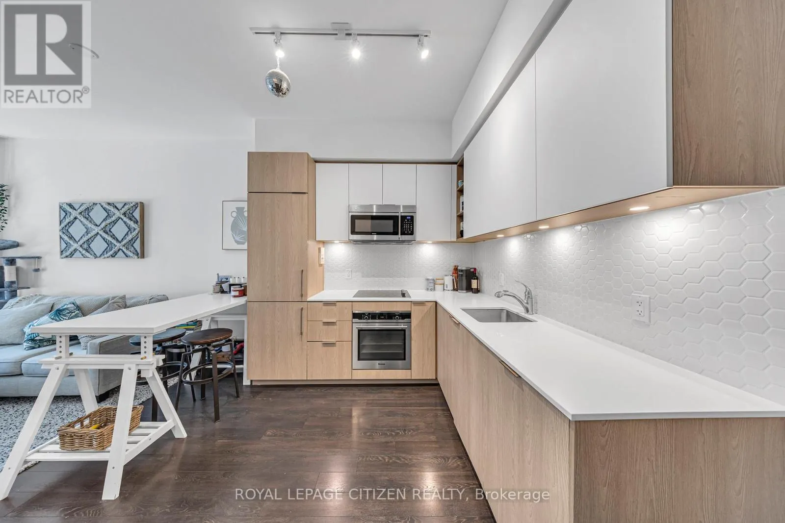 418 - 50 ORDNANCE STREET E