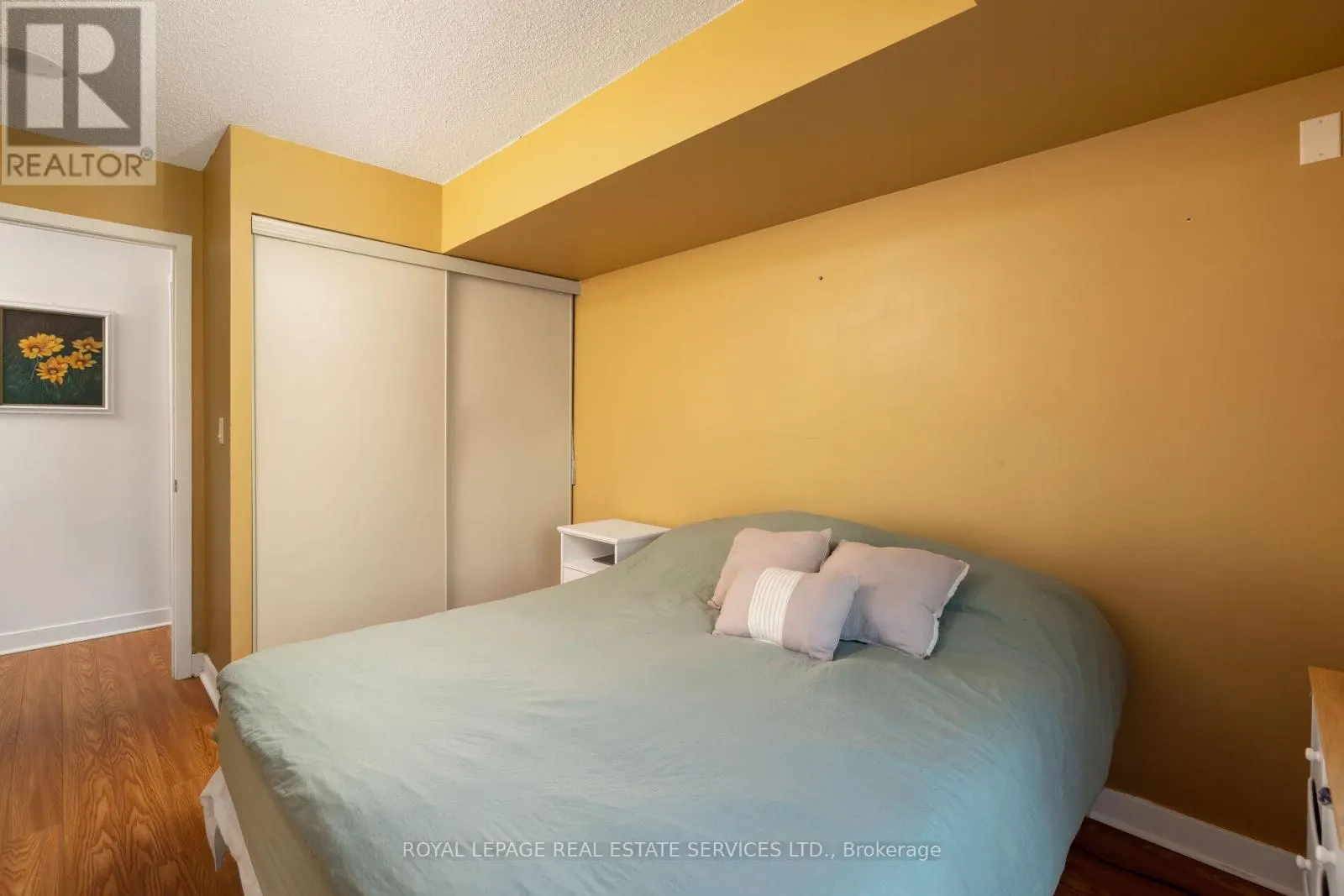 605 - 397 FRONT STREET W