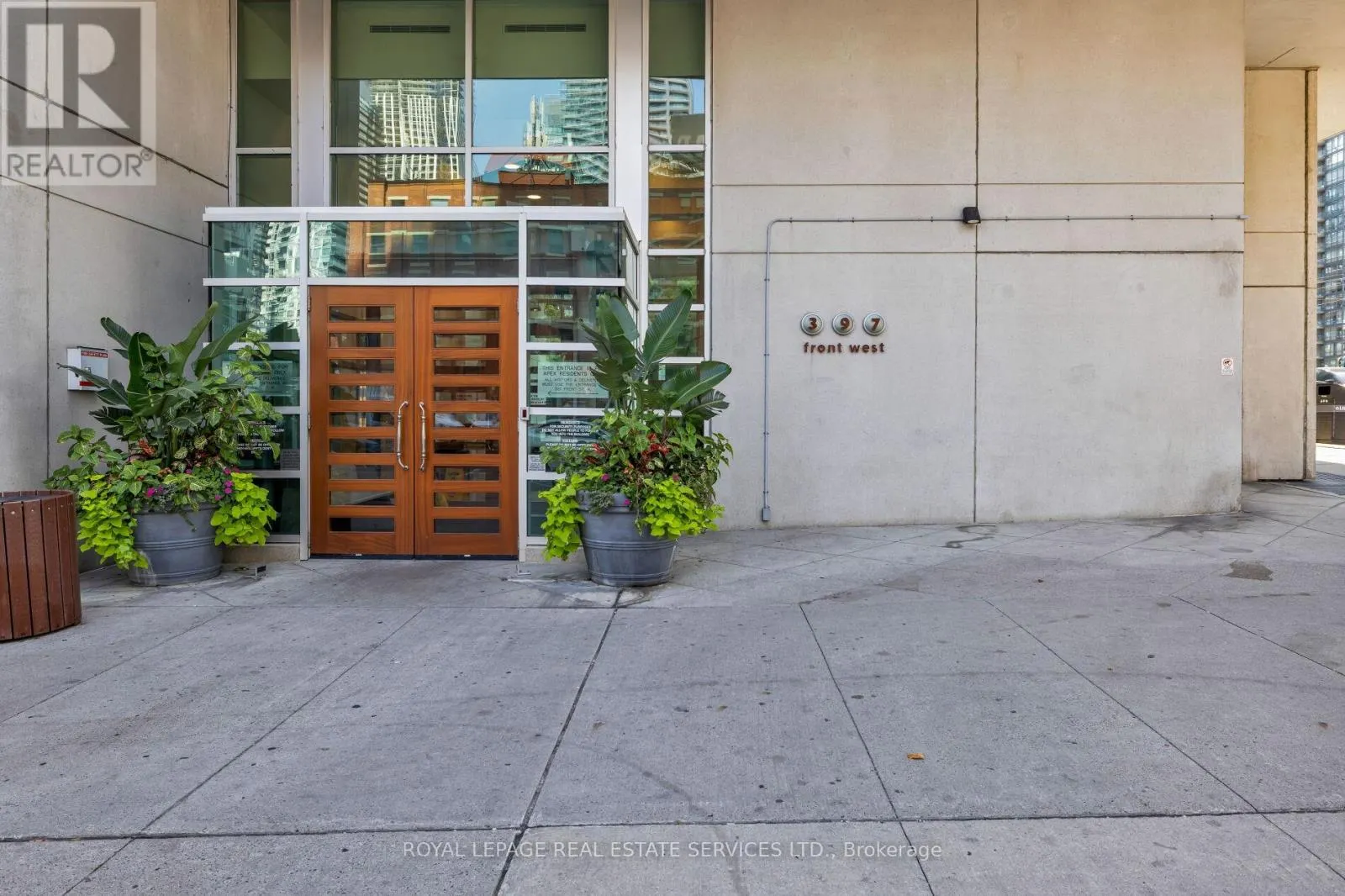 605 - 397 FRONT STREET W