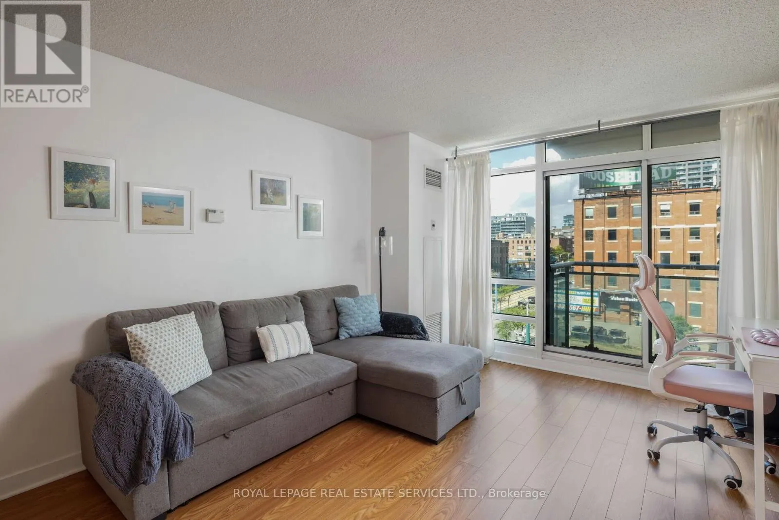 605 - 397 FRONT STREET W