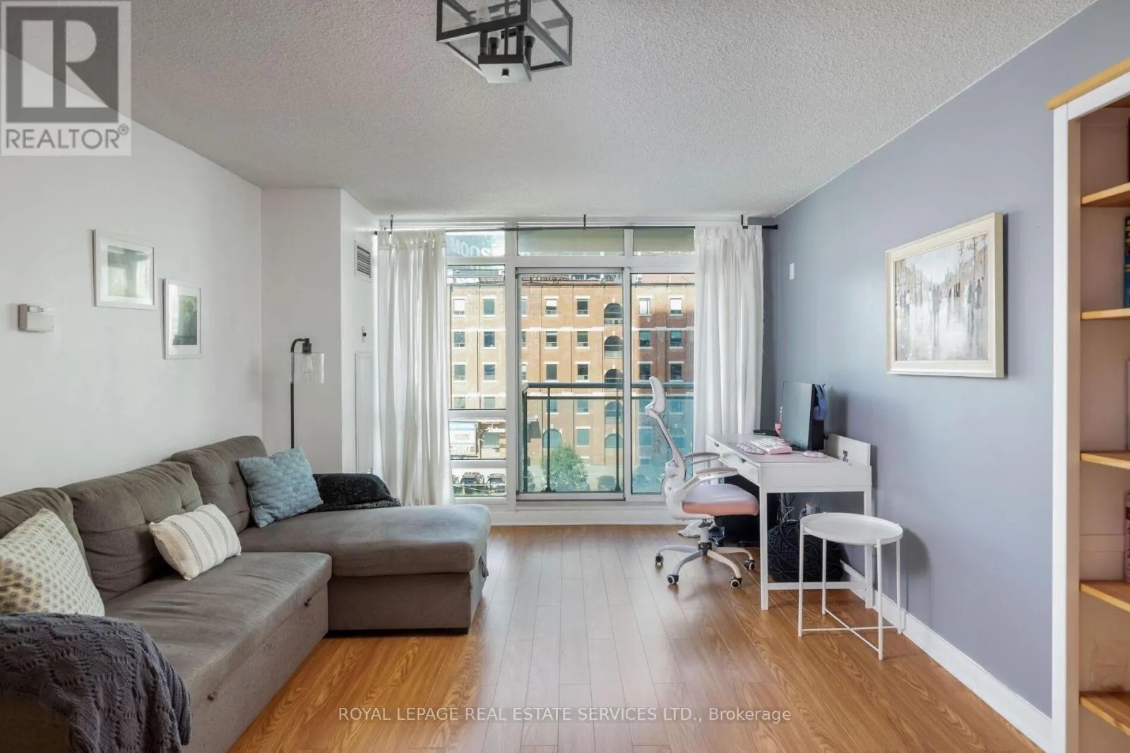 605 - 397 FRONT STREET W