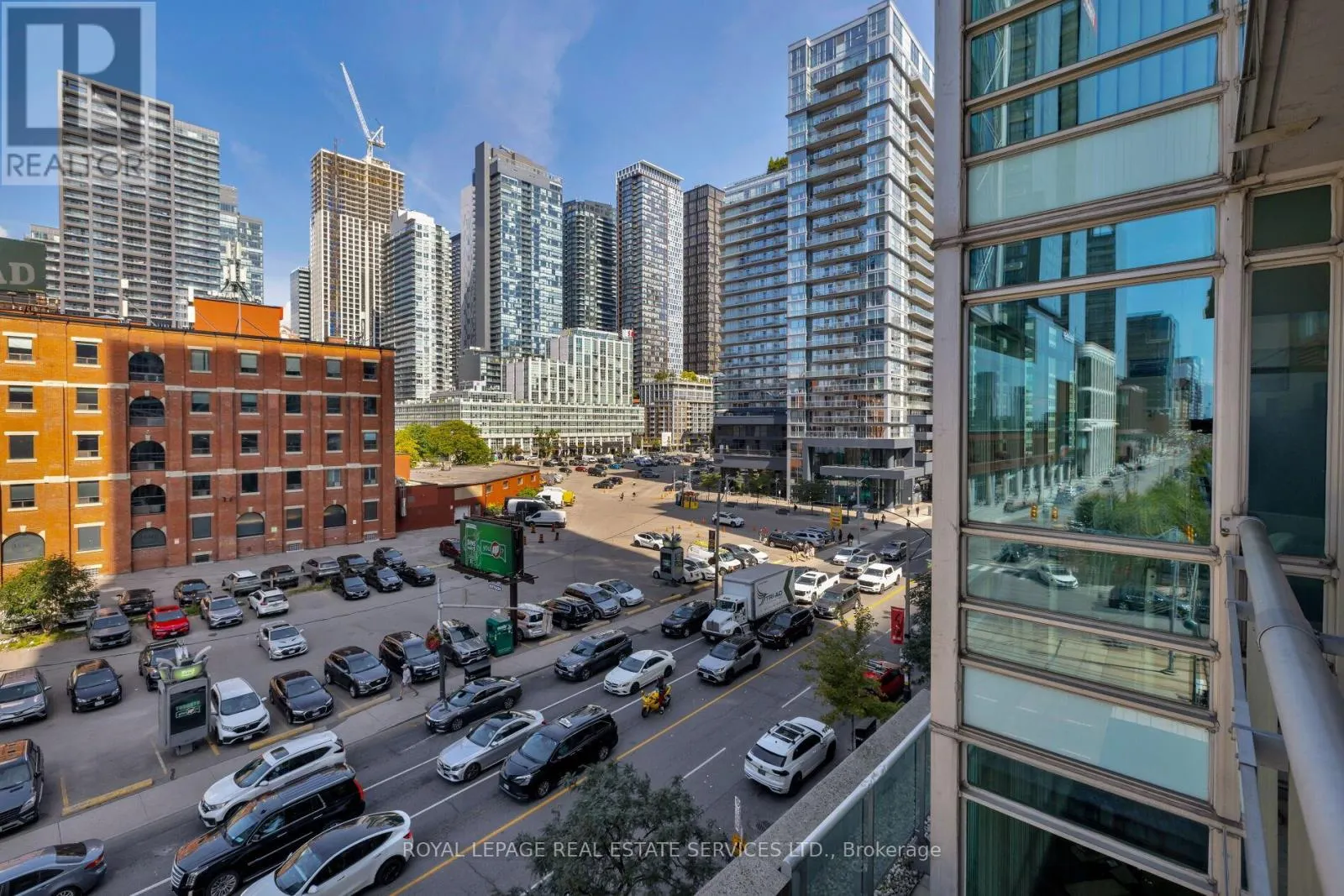 605 - 397 FRONT STREET W