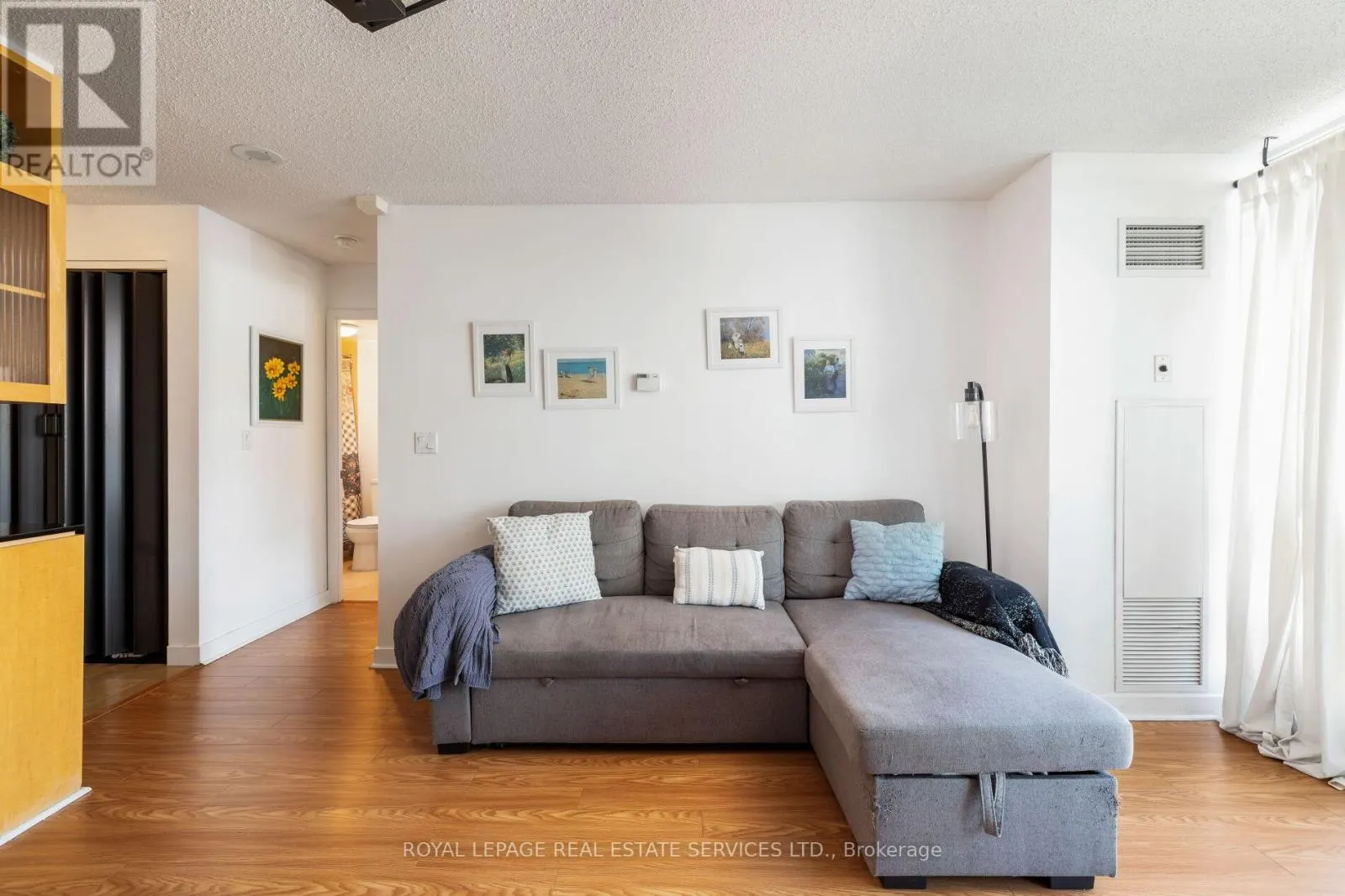 605 - 397 FRONT STREET W