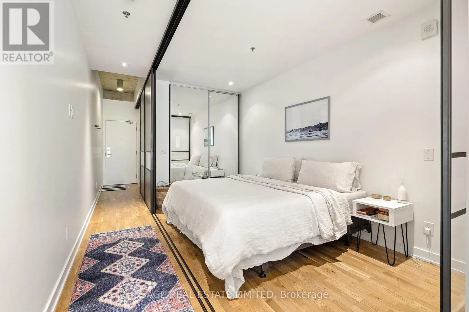 216 - 8 DOVERCOURT ROAD