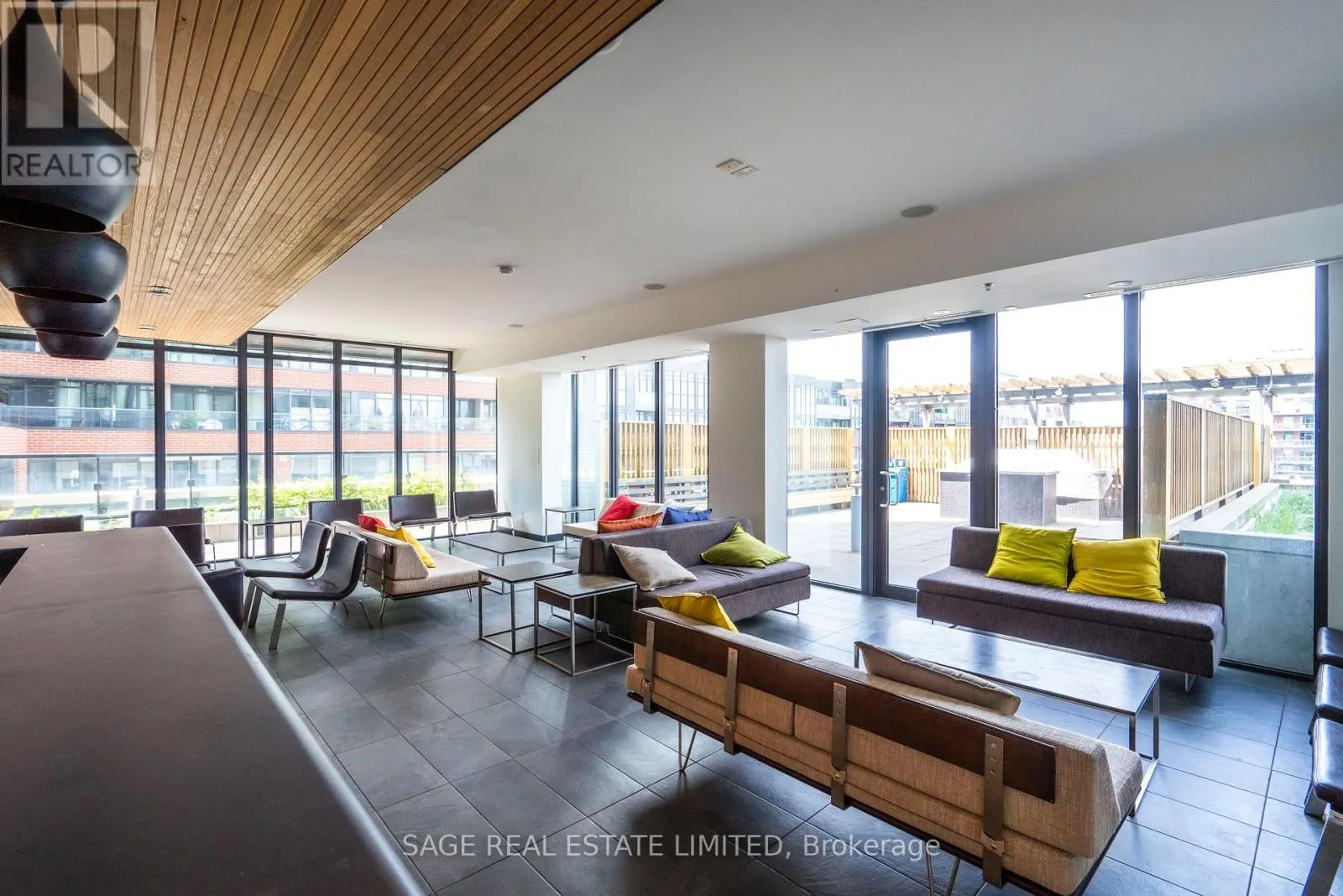 216 - 8 DOVERCOURT ROAD
