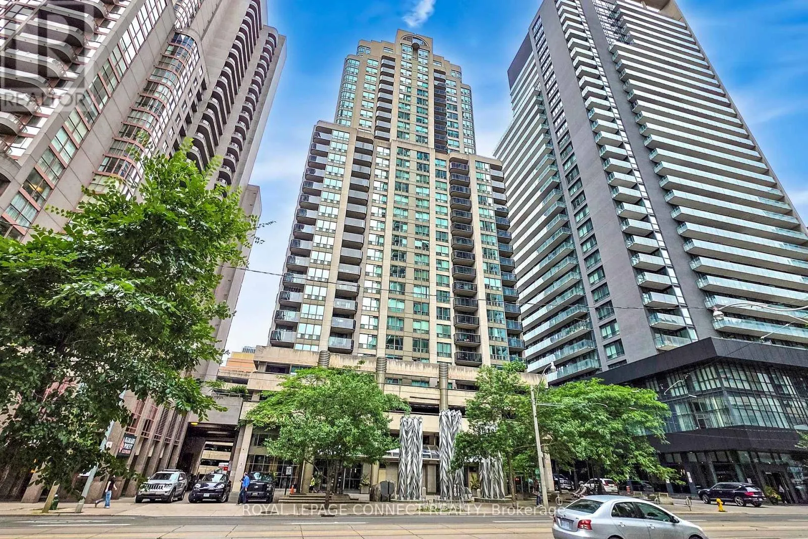 605 - 750 BAY STREET