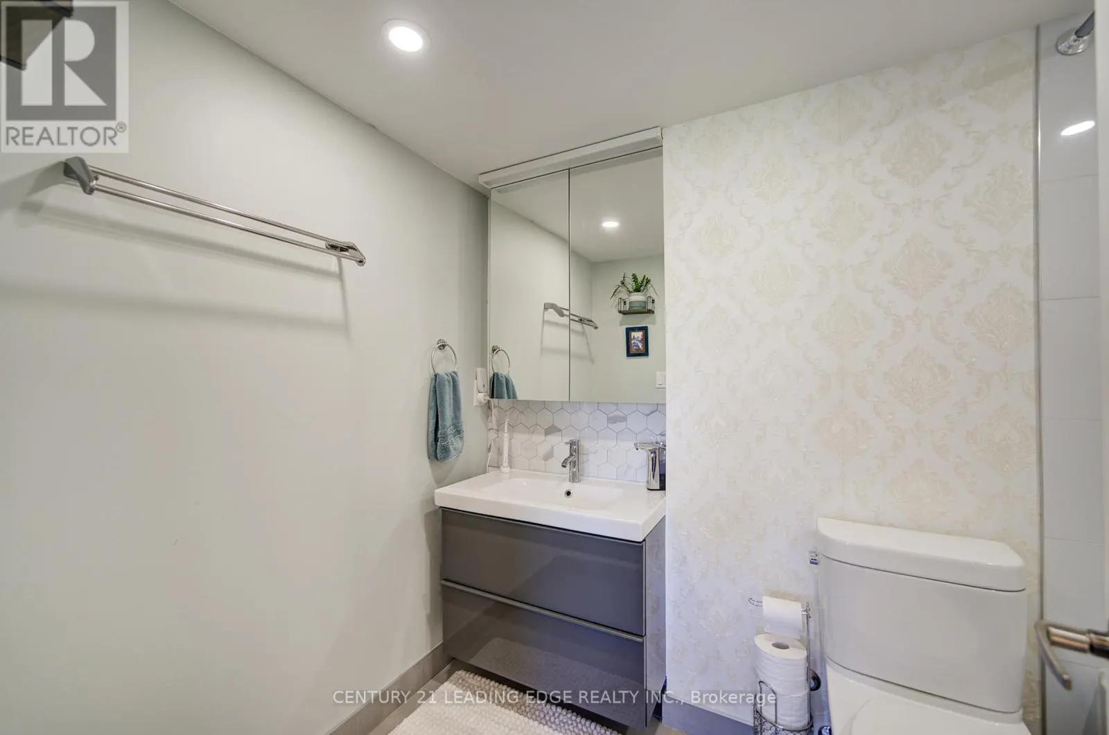 TH302 - 39 SHANK STREET