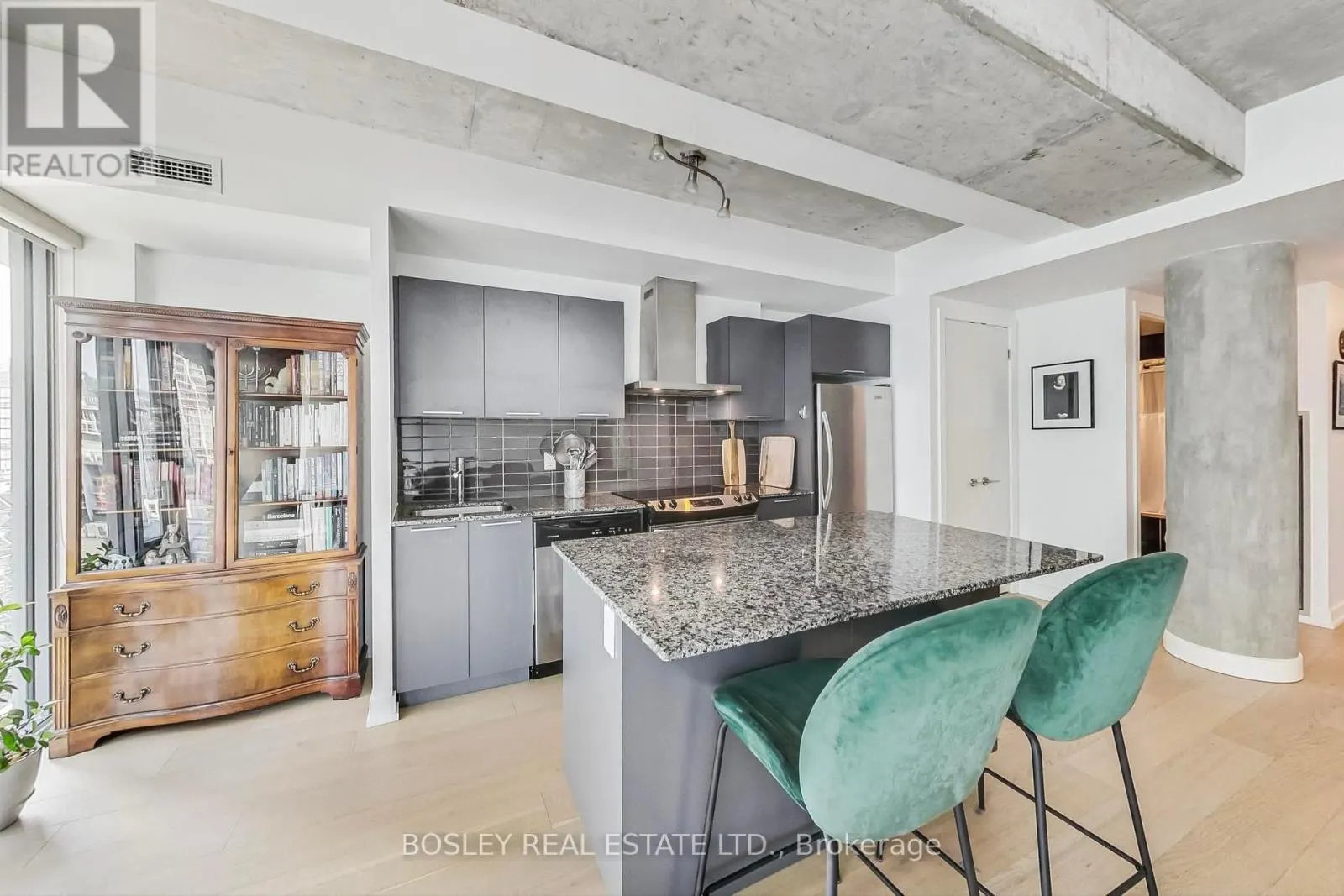 711 - 650 KING STREET W