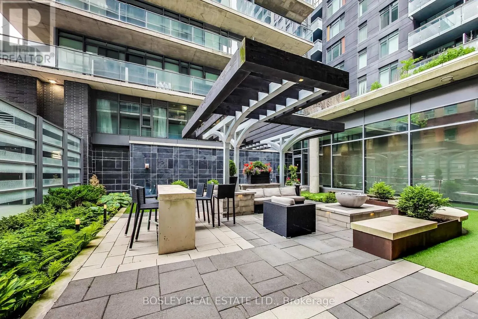711 - 650 KING STREET W