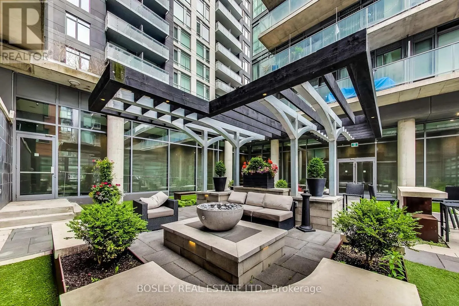 711 - 650 KING STREET W