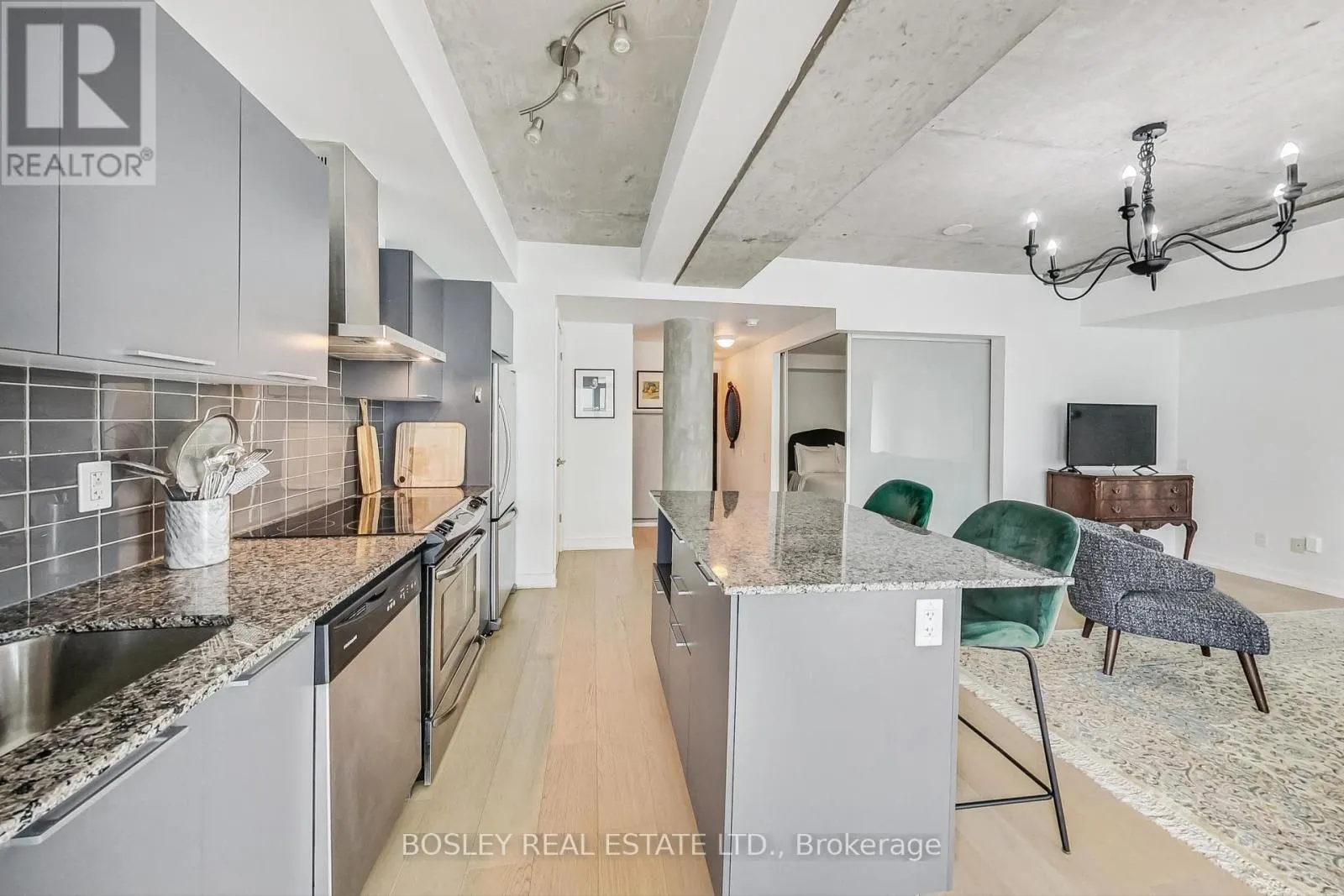 711 - 650 KING STREET W