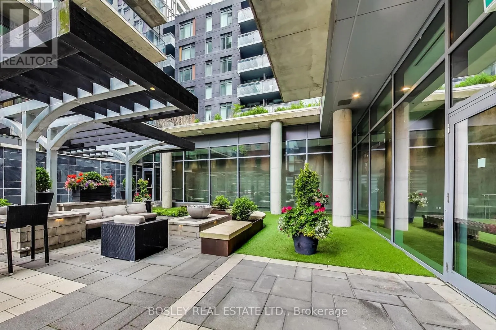 711 - 650 KING STREET W