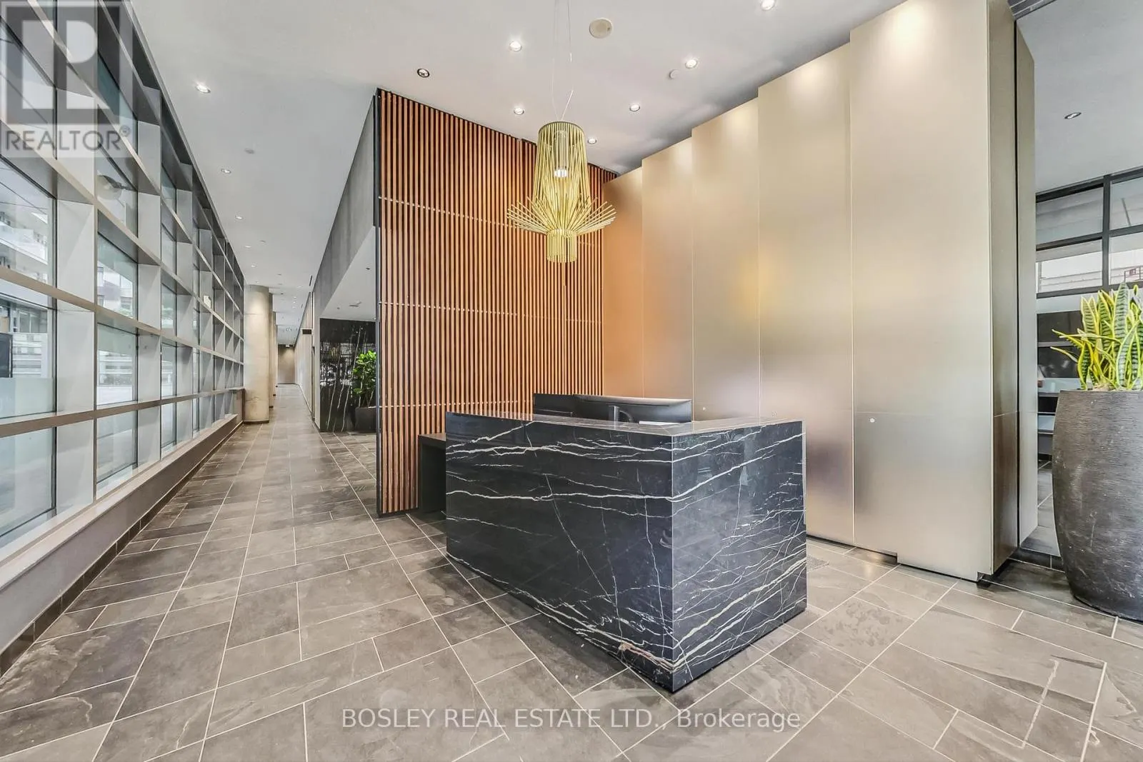 711 - 650 KING STREET W