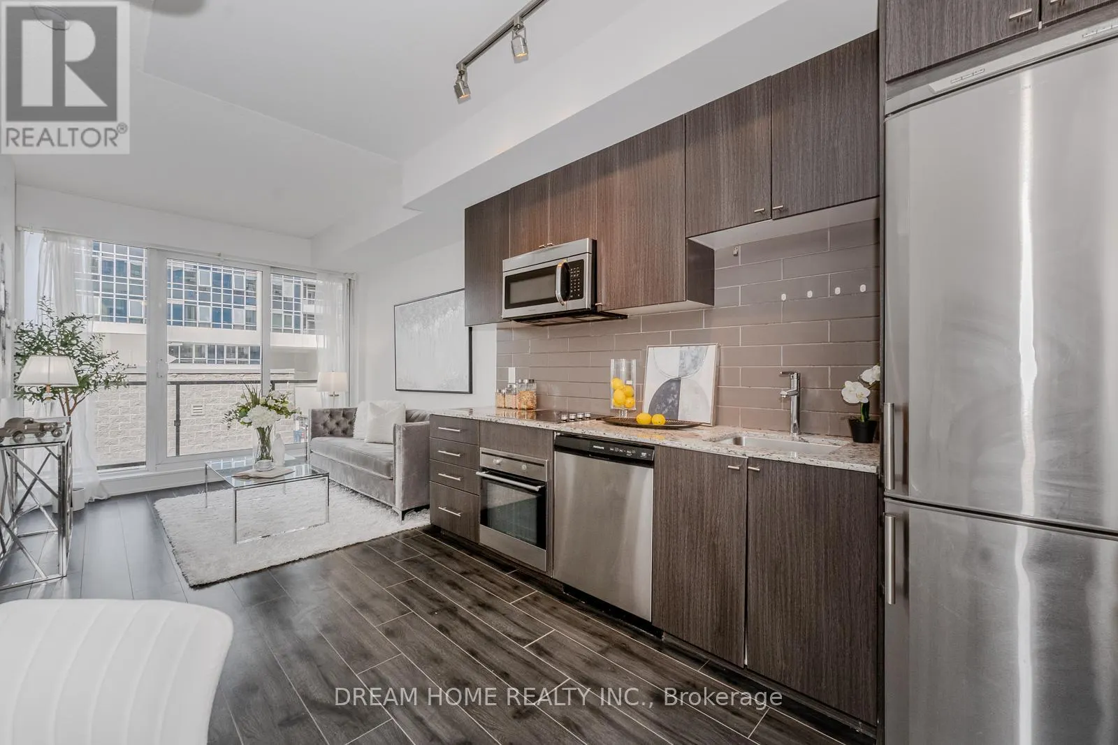 301 - 18 REAN DRIVE