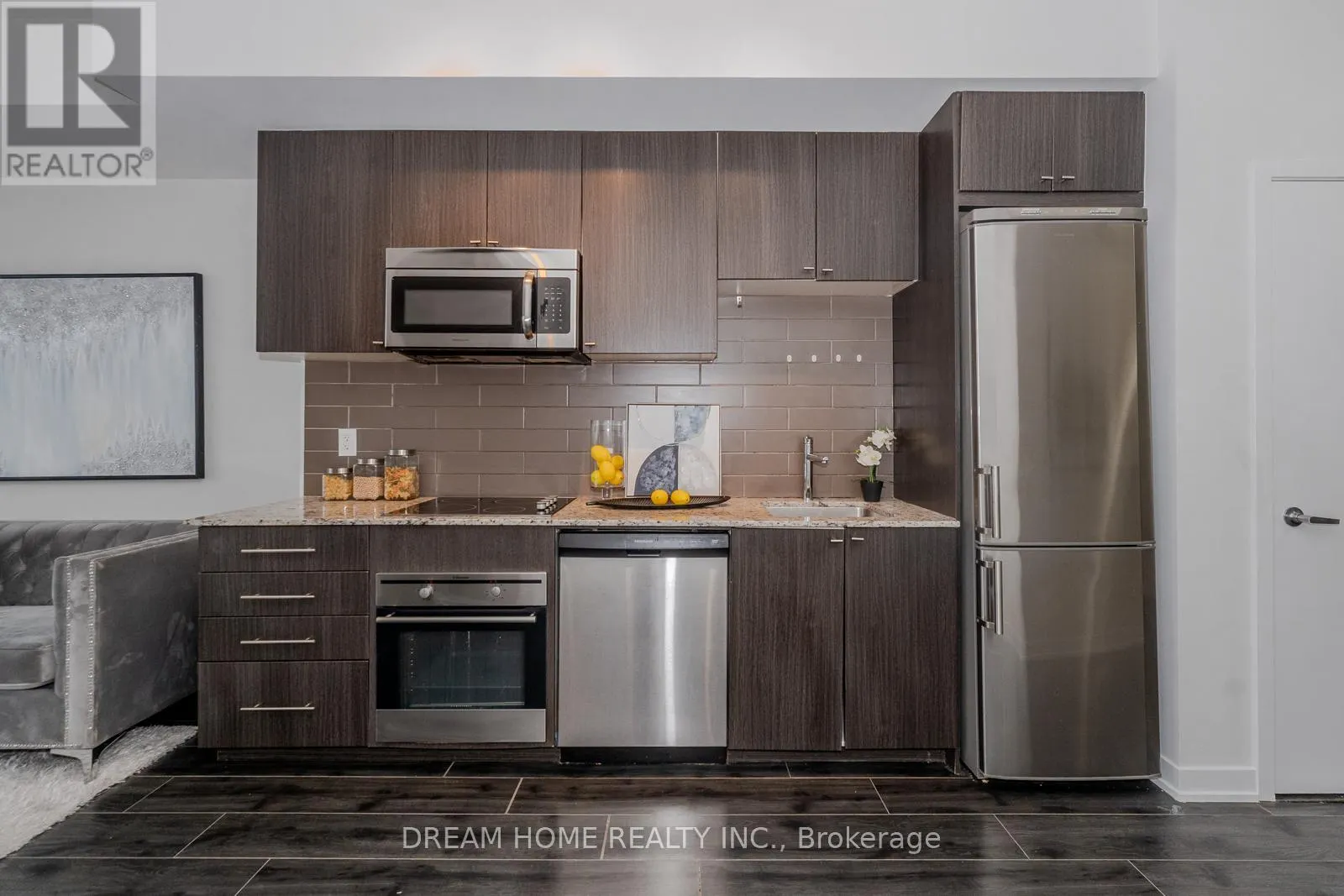 301 - 18 REAN DRIVE