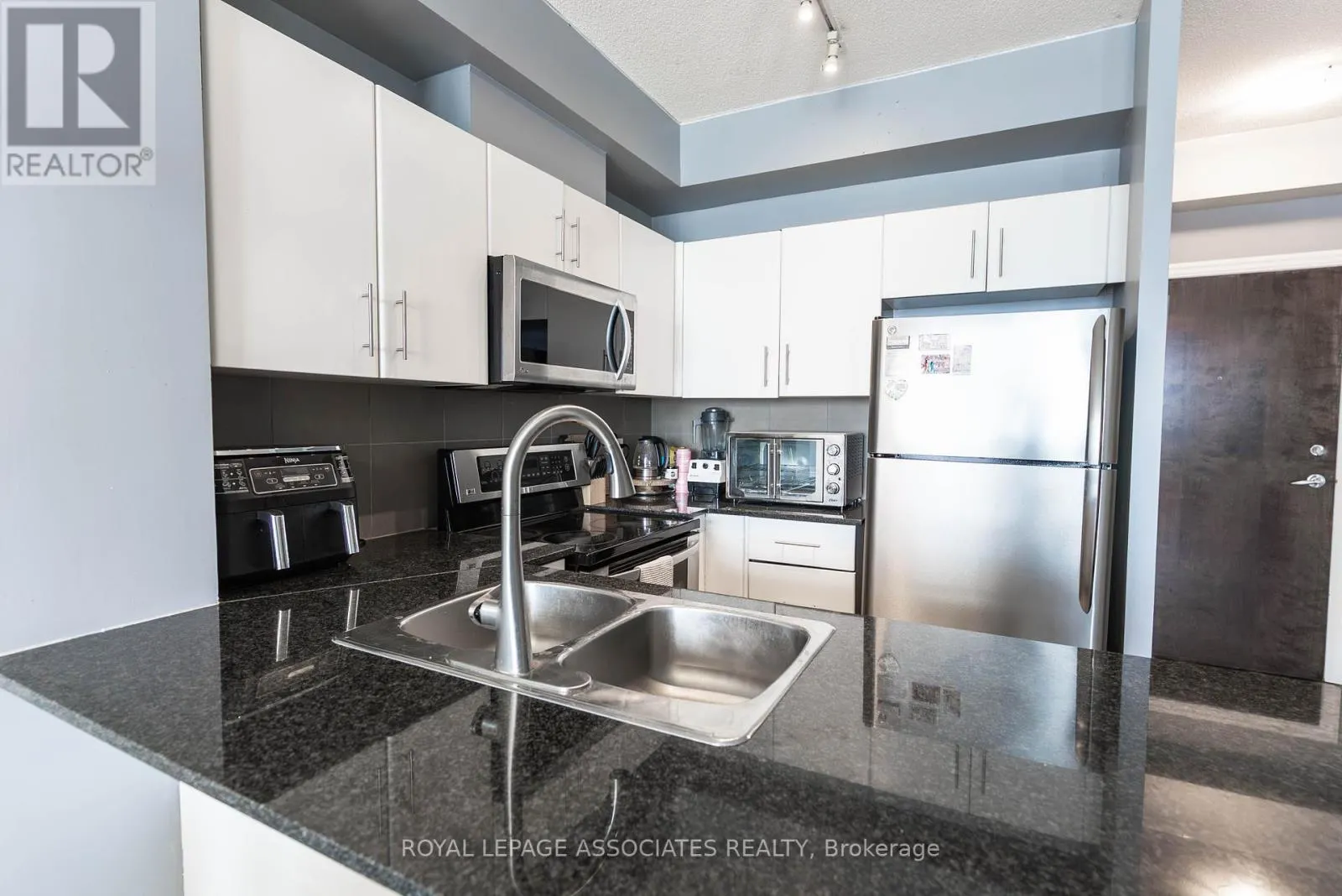 2407 - 16 YONGE STREET E