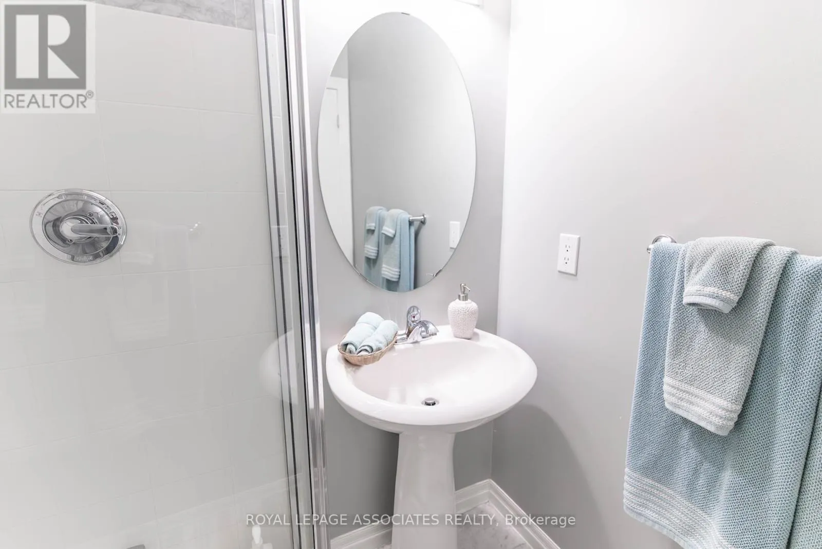 2407 - 16 YONGE STREET E