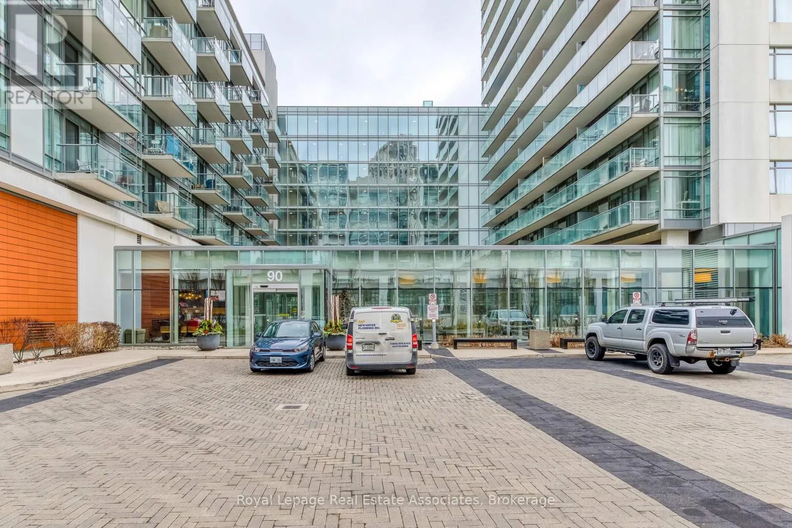 418 - 90 STADIUM ROAD
