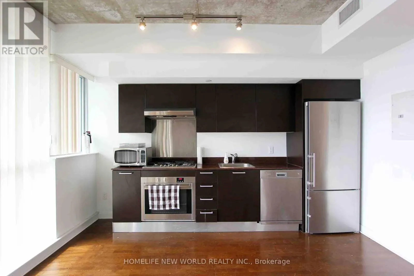 2401 - 375 KING STREET W