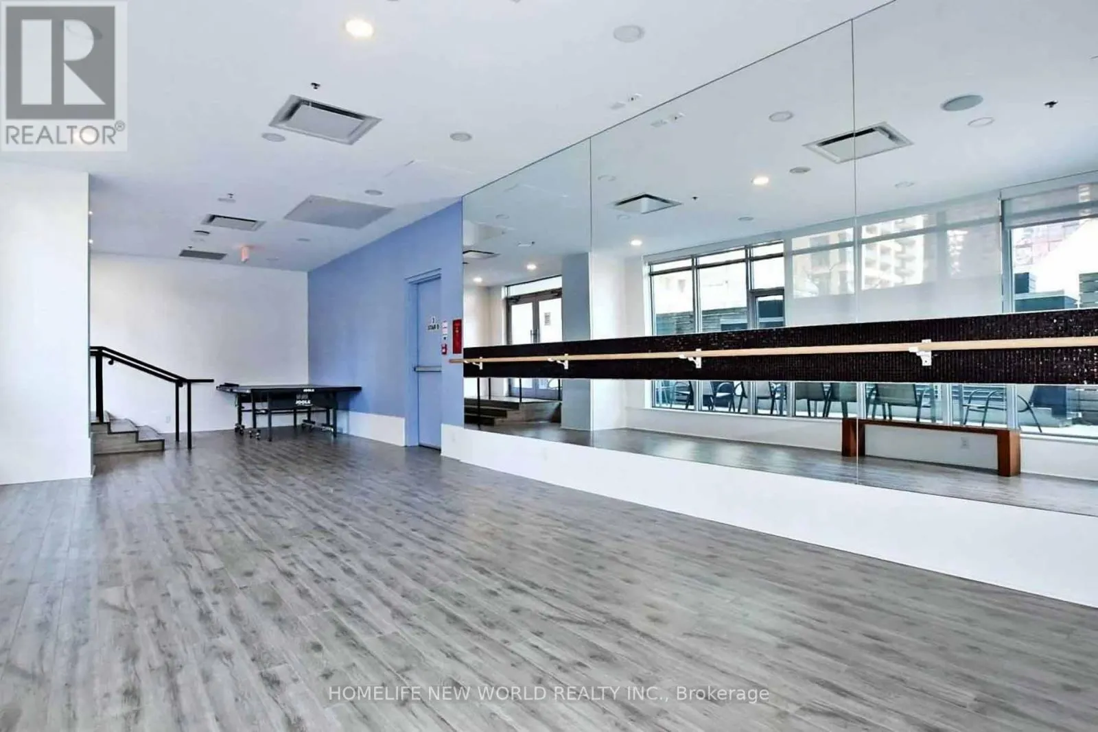 2401 - 375 KING STREET W
