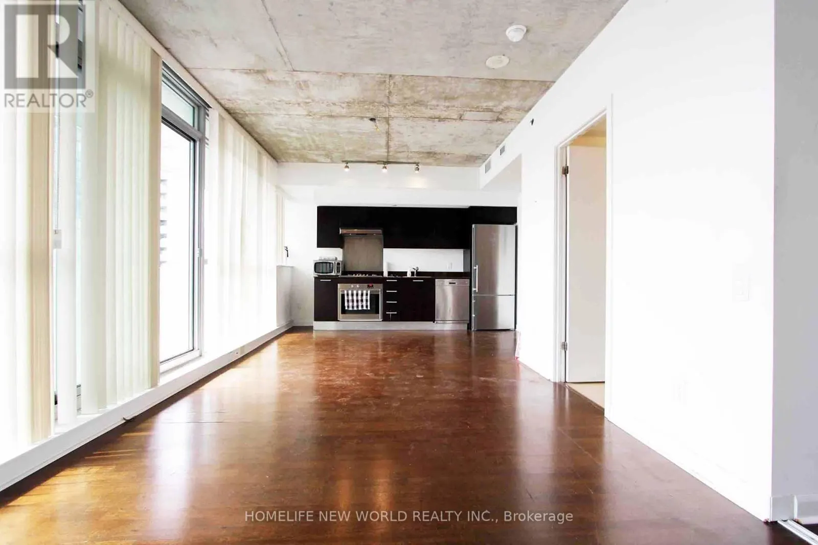2401 - 375 KING STREET W