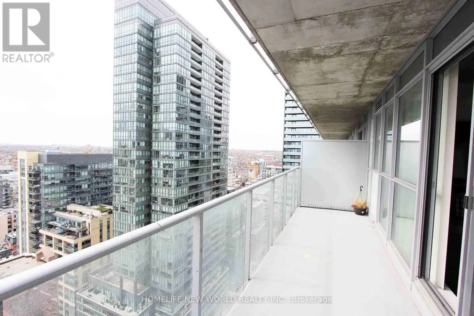 2401 - 375 KING STREET W