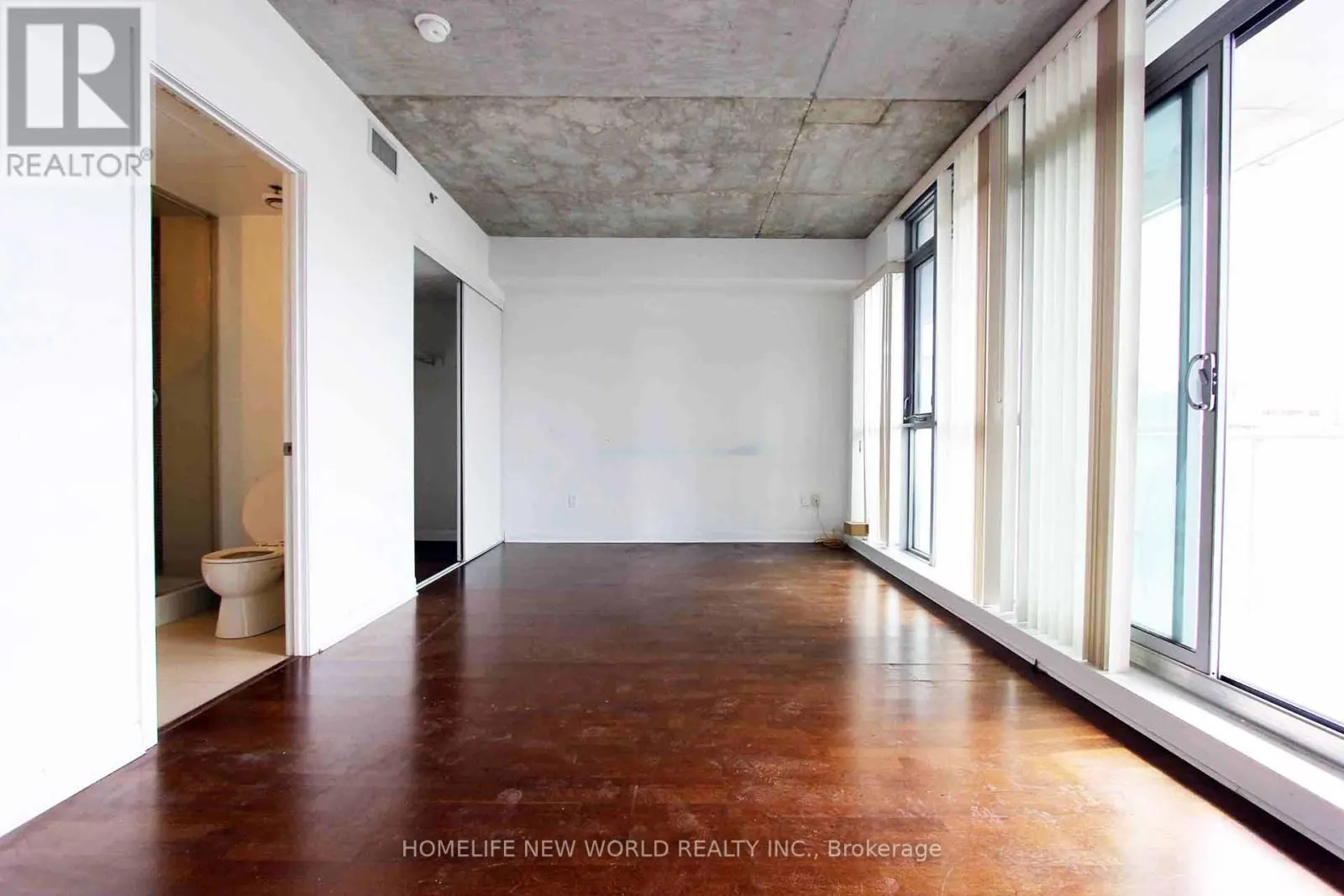 2401 - 375 KING STREET W