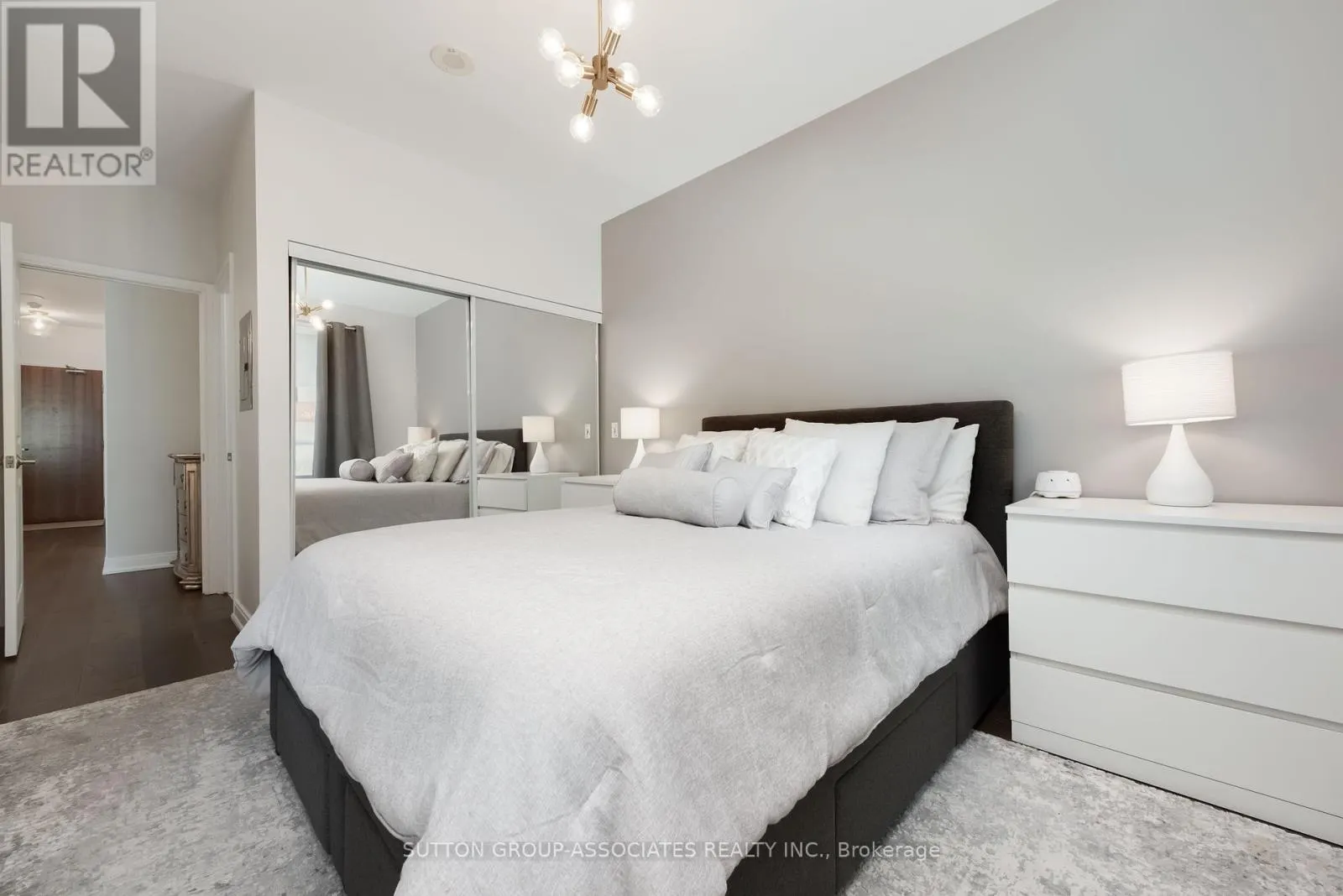 312 - 88 BROADWAY AVENUE