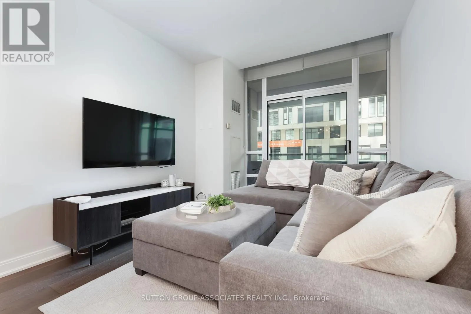 312 - 88 BROADWAY AVENUE