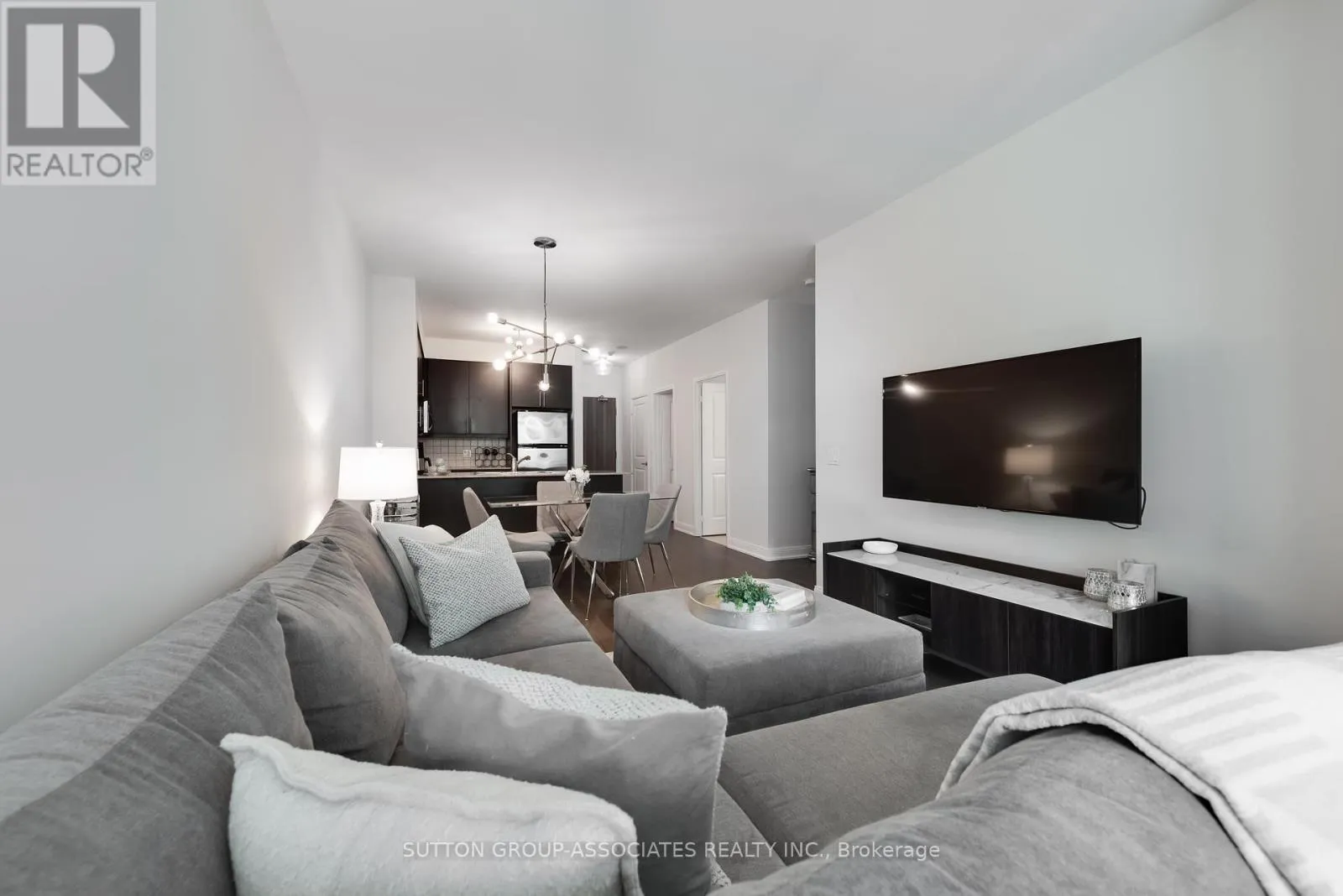 312 - 88 BROADWAY AVENUE