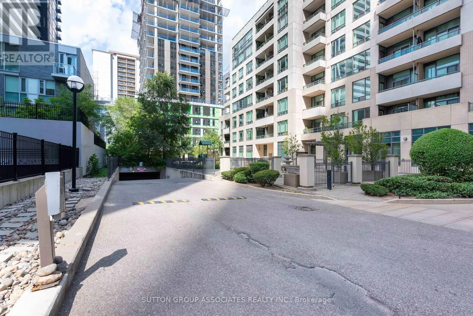 312 - 88 BROADWAY AVENUE