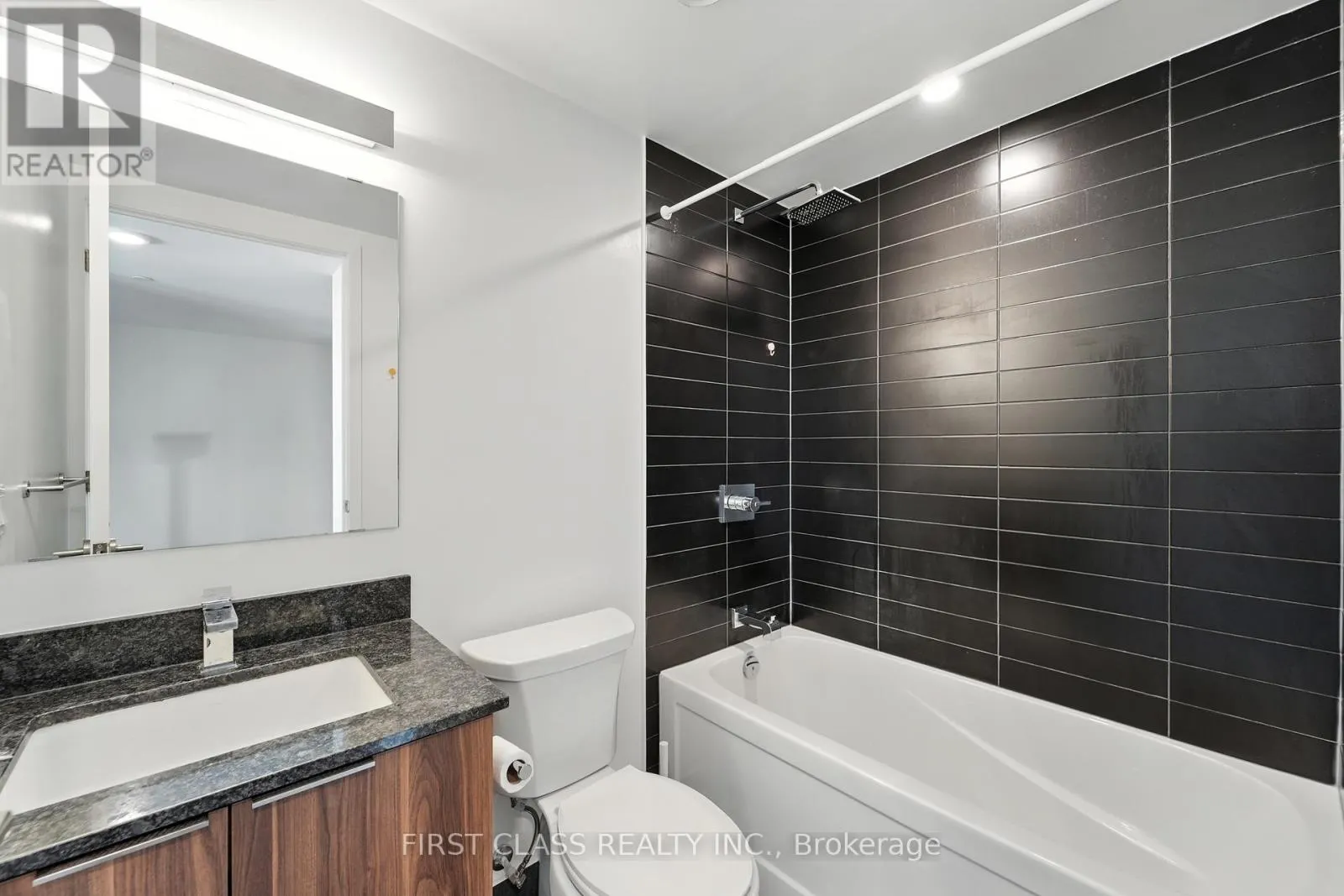 1802 - 501 YONGE STREET