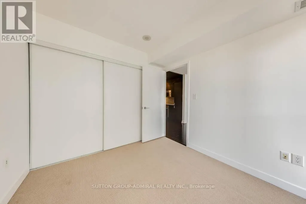 937 - 15 ICEBOAT TERRACE