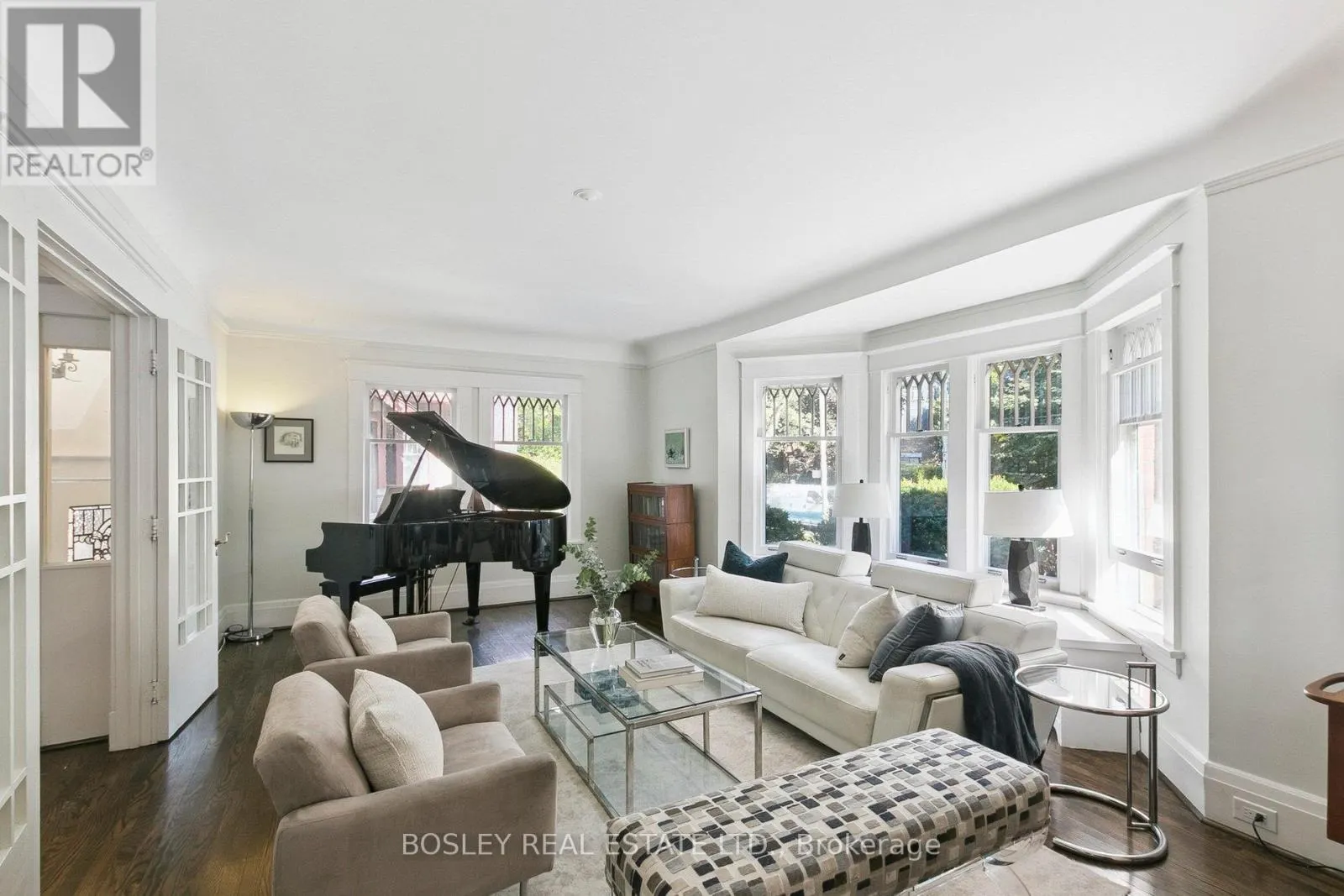 52 ROWANWOOD AVENUE