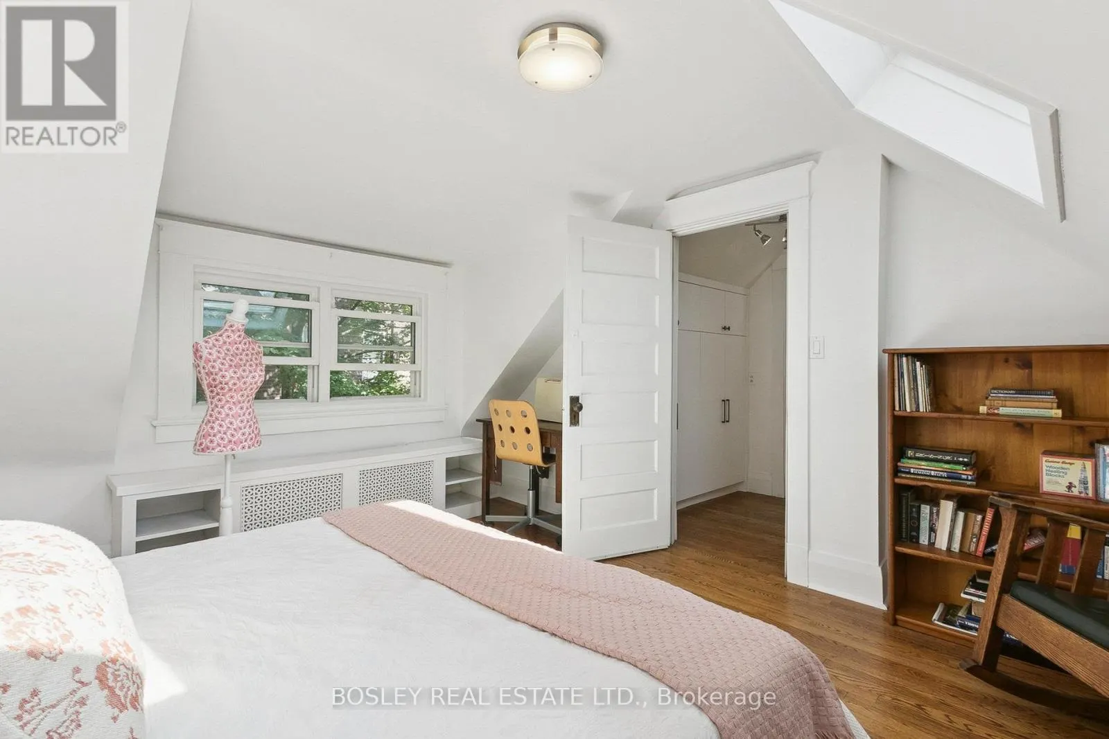 52 ROWANWOOD AVENUE