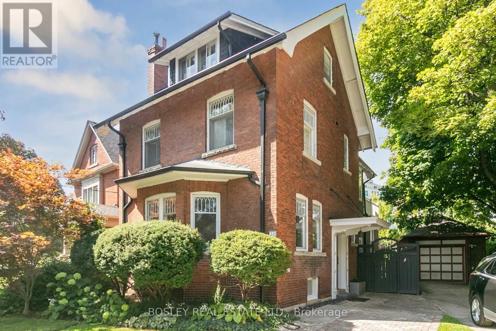 52 ROWANWOOD AVENUE