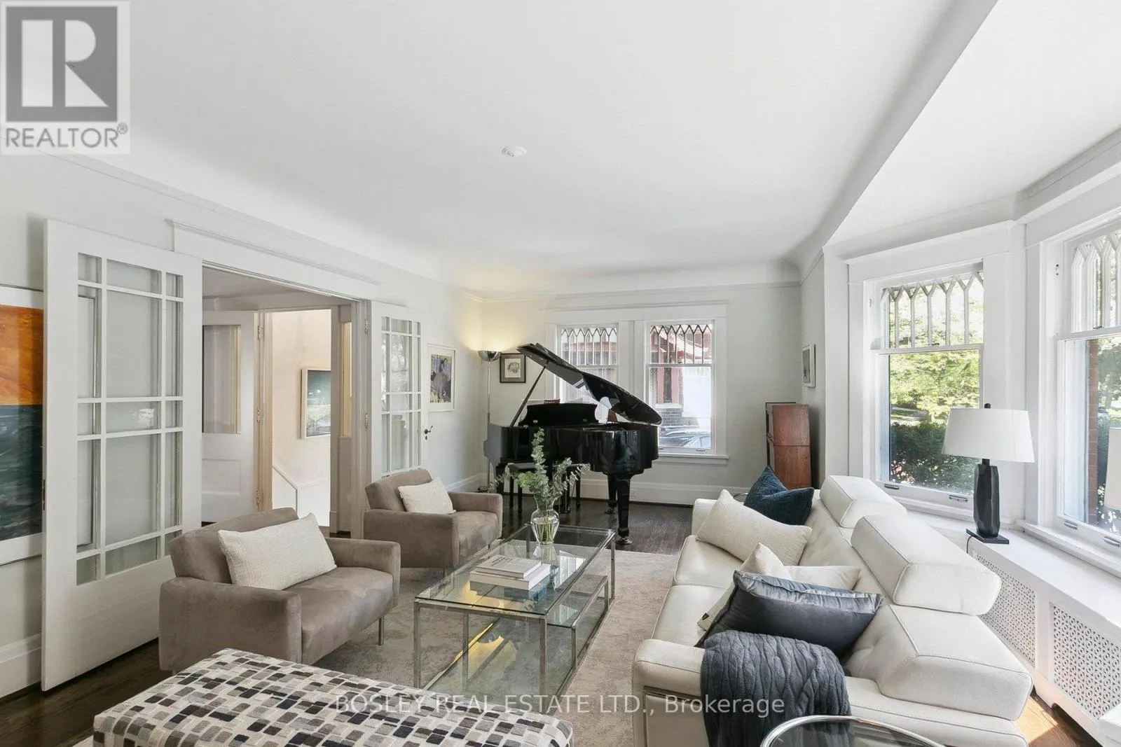 52 ROWANWOOD AVENUE