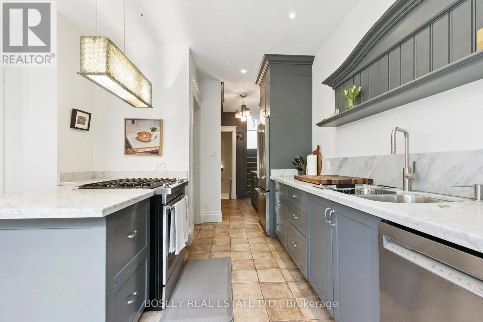 52 ROWANWOOD AVENUE