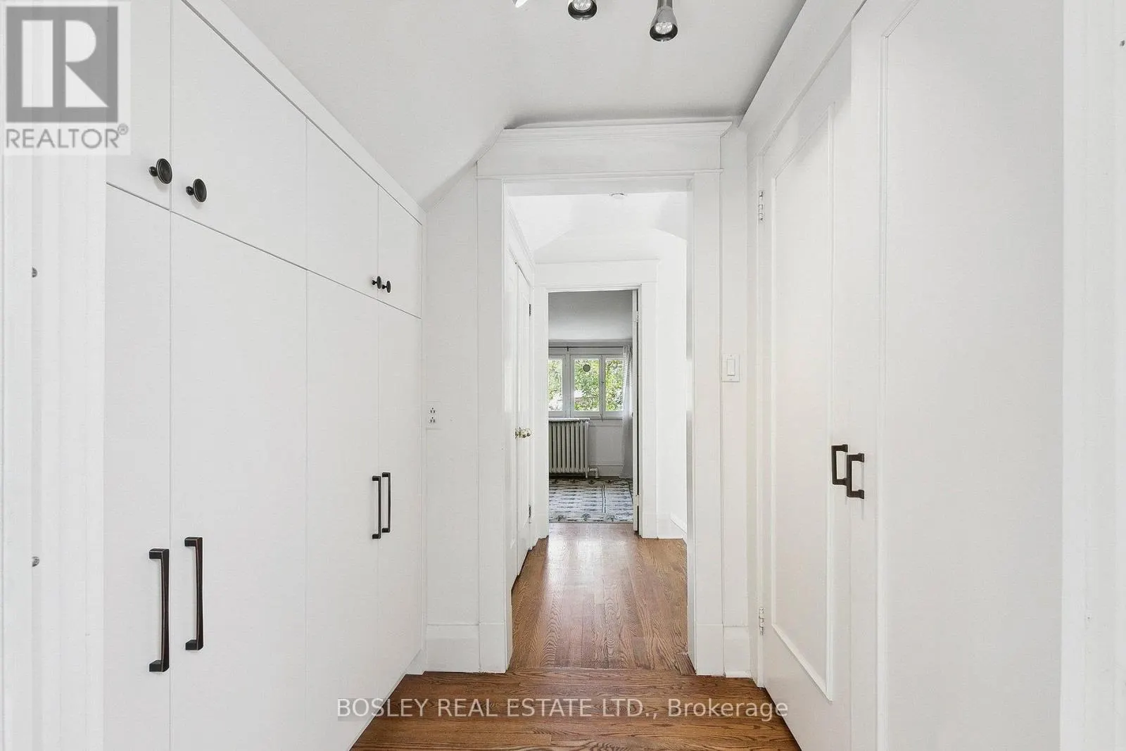 52 ROWANWOOD AVENUE