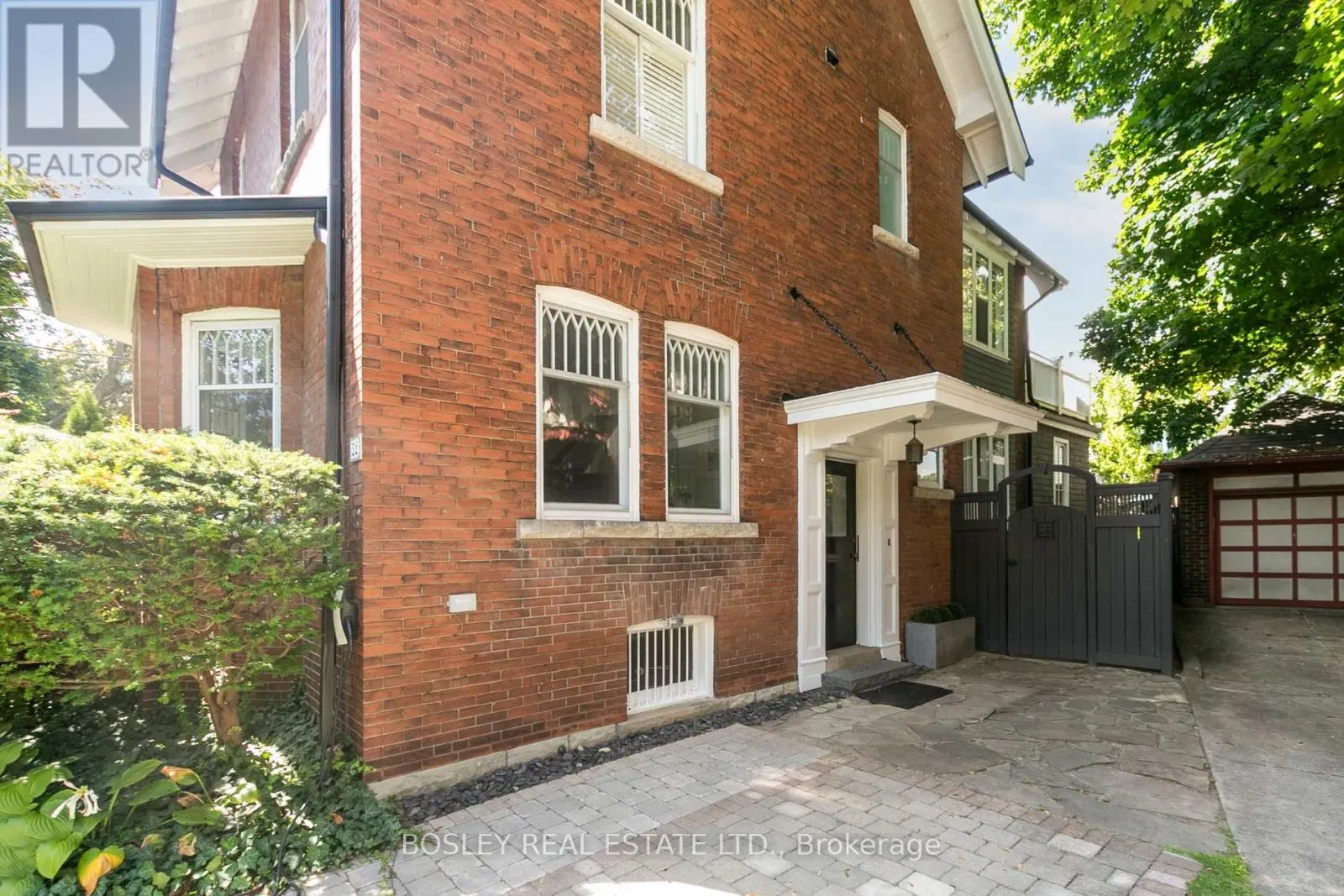 52 ROWANWOOD AVENUE