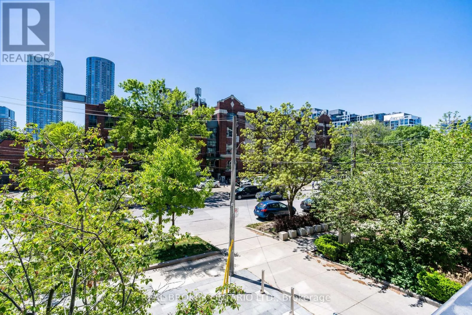 201 - 500 WELLINGTON STREET W