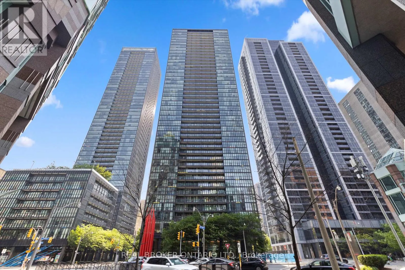 PH 4403 - 110 CHARLES STREET E