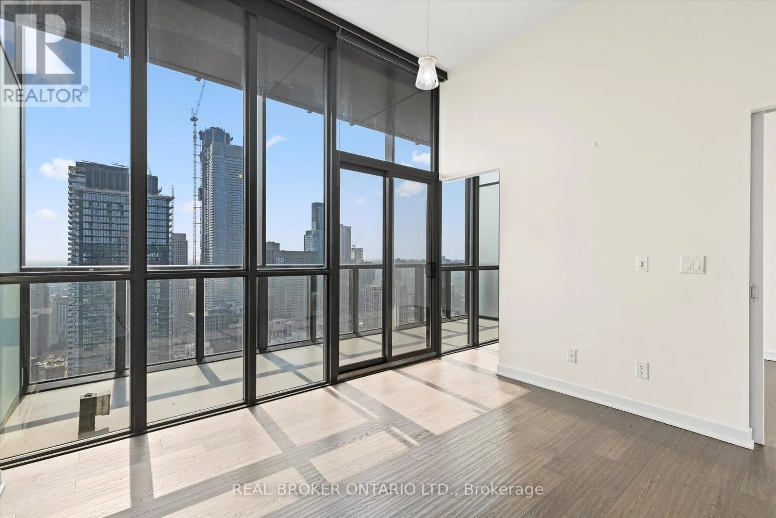 PH 4403 - 110 CHARLES STREET E