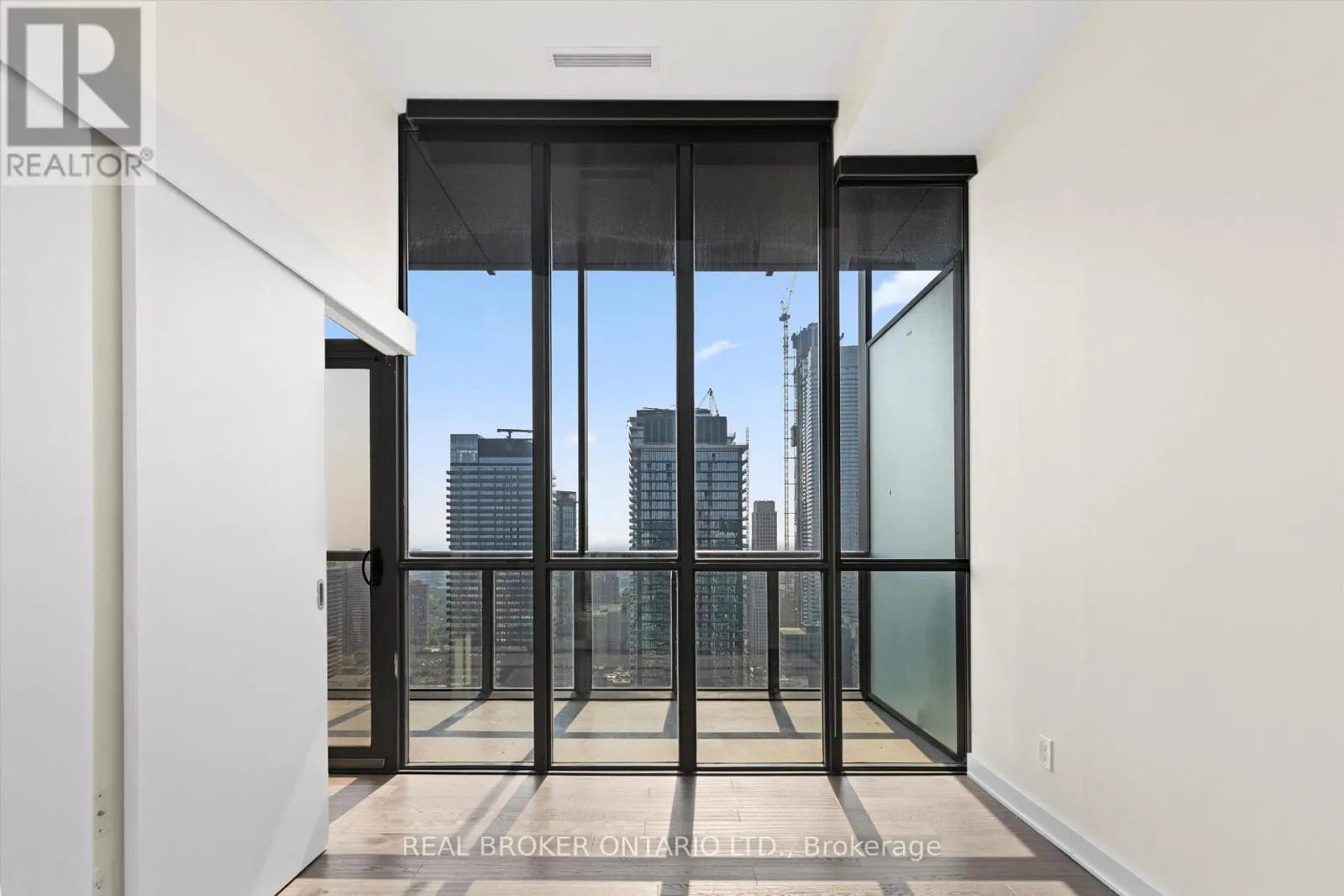 PH 4403 - 110 CHARLES STREET E