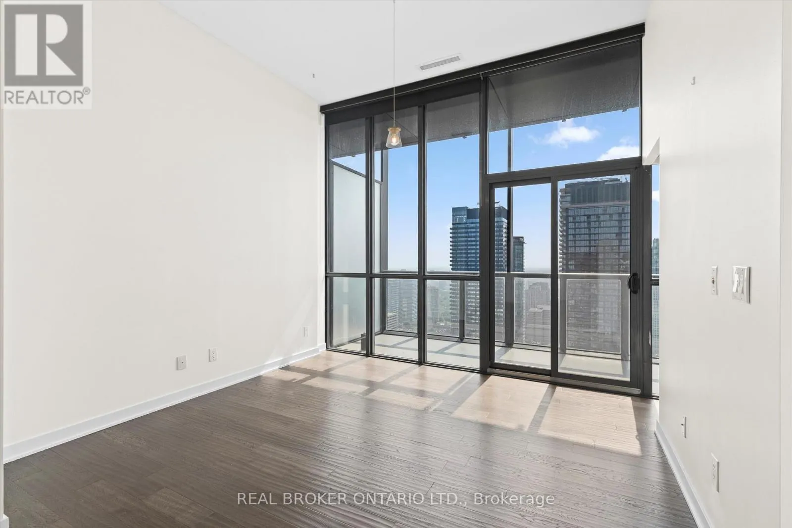 PH 4403 - 110 CHARLES STREET E